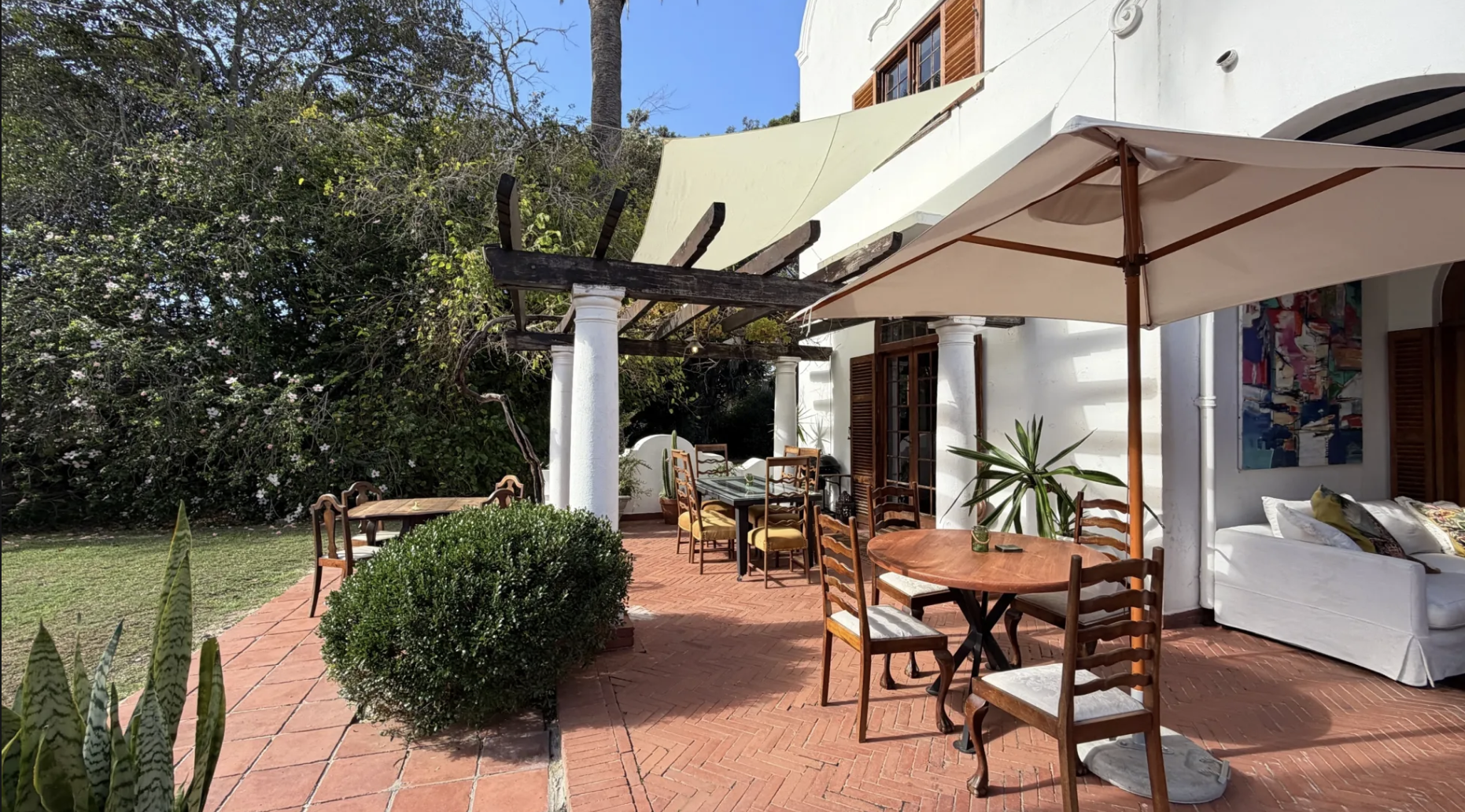 Outdoor garden terrace at Glenhof Manor — dining under the Cape Town sun